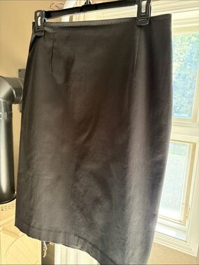 Elie Tahari Sleek Black Pencil Skirt